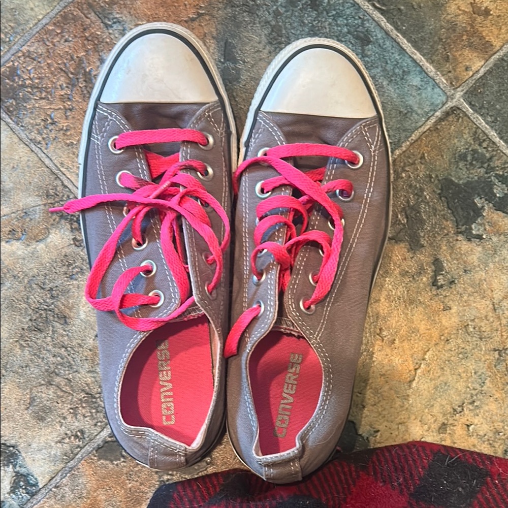 Converse Women's Taupe Sneakers with Bright Pink Laces